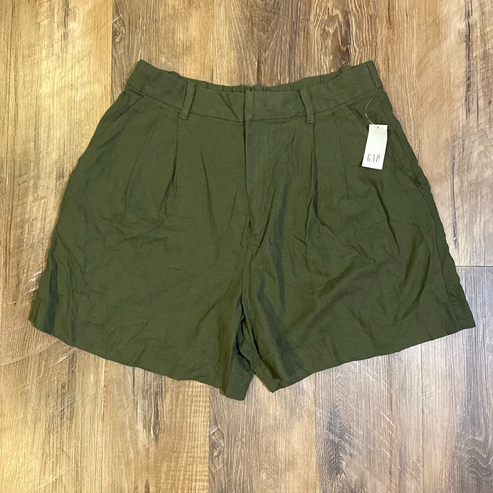 NWT Gap Linen Blend Pleated Shorts